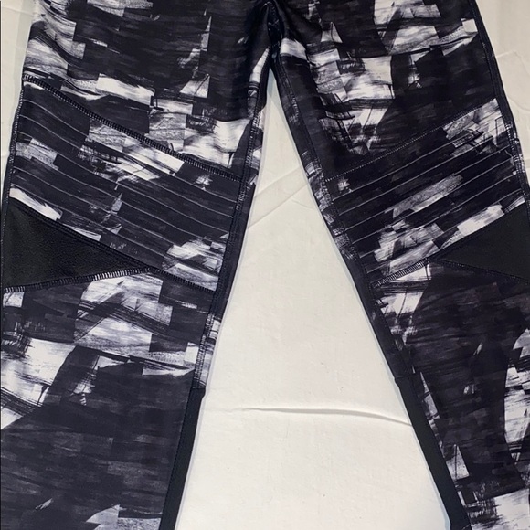Black/white mix media print stretch leggings - Picture 3 of 5
